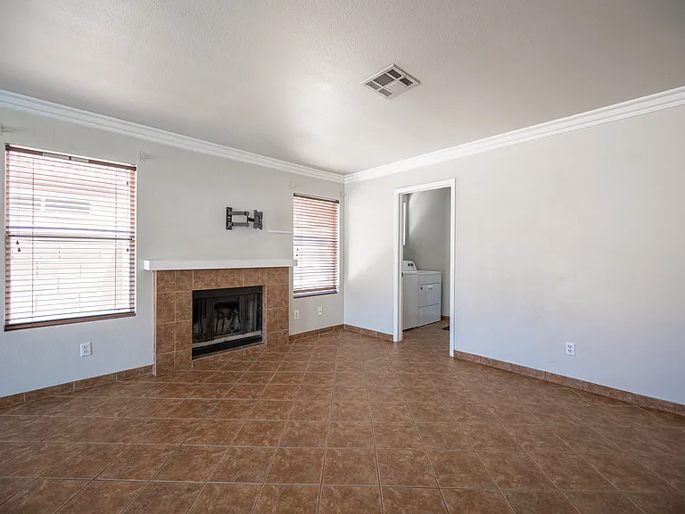 7660 Kalmalii Ave — Photo 7