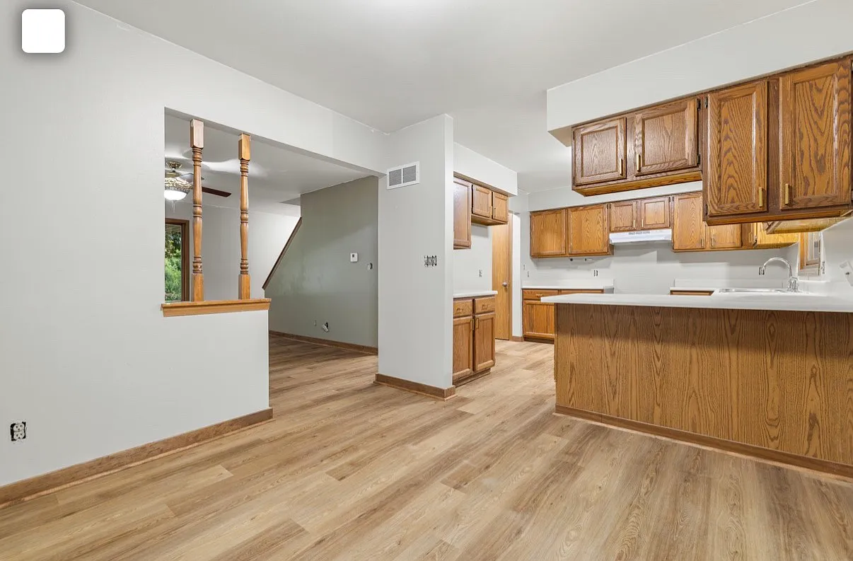 3 bed, 1.5 bath, 1200 sqft, $2,450 — Photo 2