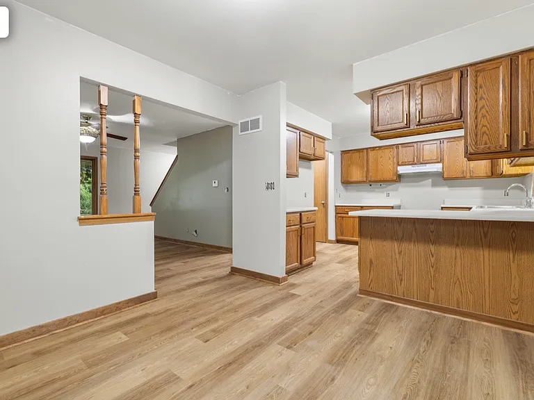 7200 Ashwood Ln — Photo 2