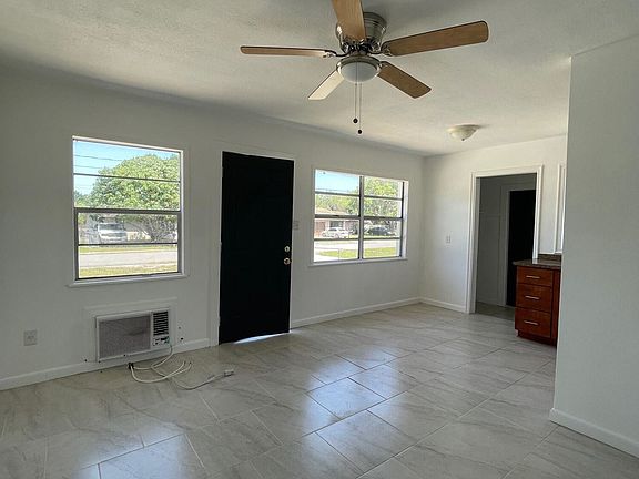 2nd image of 2959 Carver St #2959