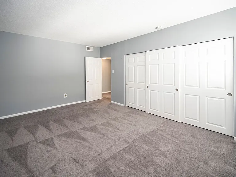 Creswood Apartments- Come home to Convenience! — Photo 14