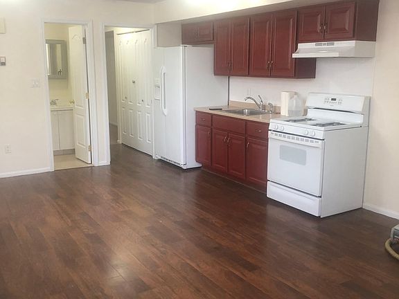 5th image of 380 Bartlett Ave