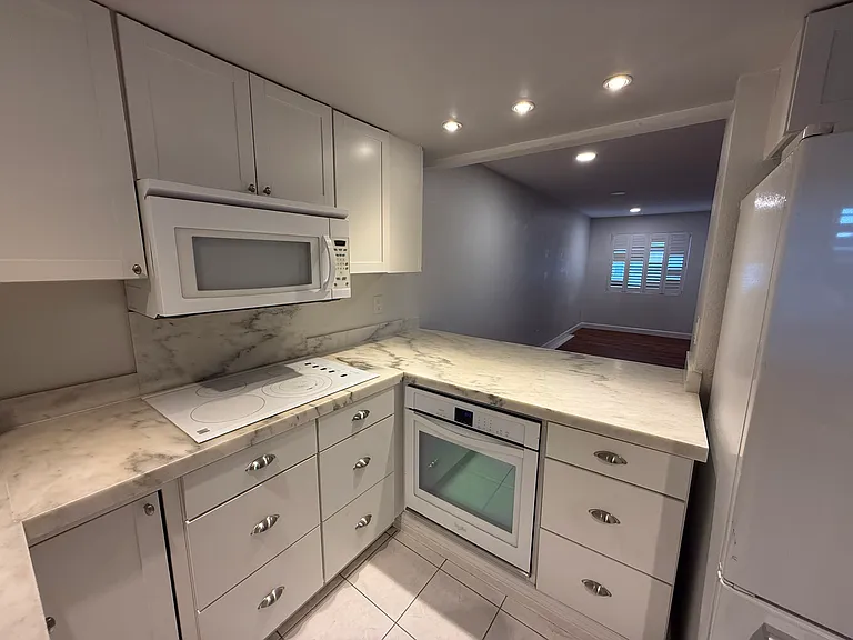 4240 Menlo Ave #12 — Photo 7