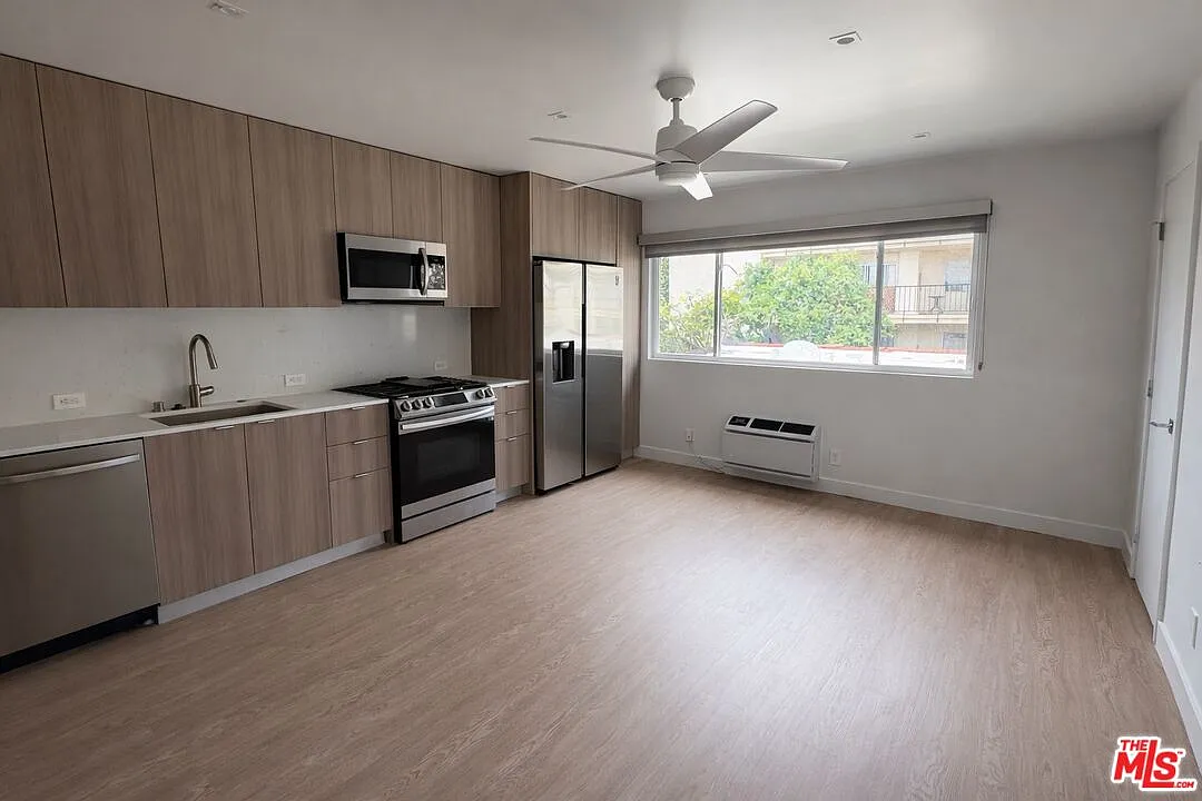 1 bed, 1.0 bath, $2,700 — Photo 2