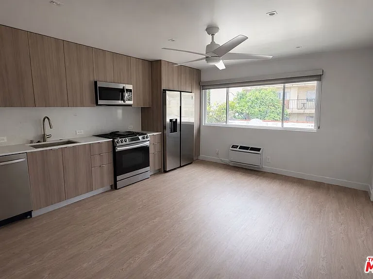 1433 Euclid St #5 — Photo 2