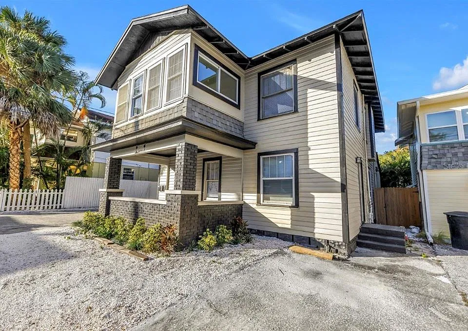 1010 Granville Ct N