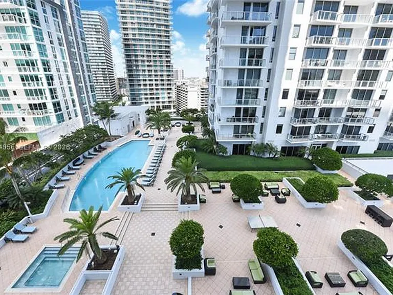 1060 Brickell Ave #1715 — Photo 9