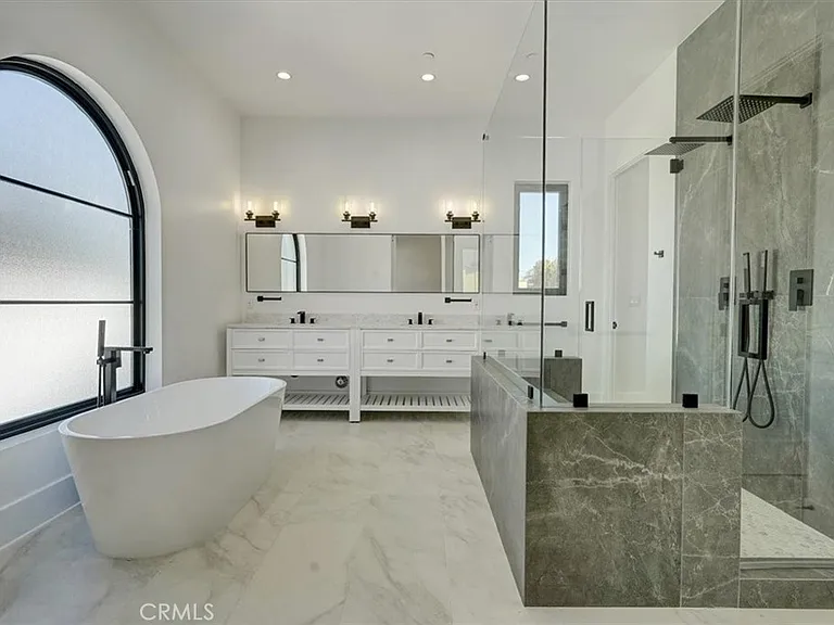 5520 Woodlake Ave — Photo 16