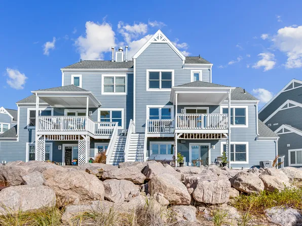 80 Cosey Beach Avenue APT 4, East Haven, CT 06512