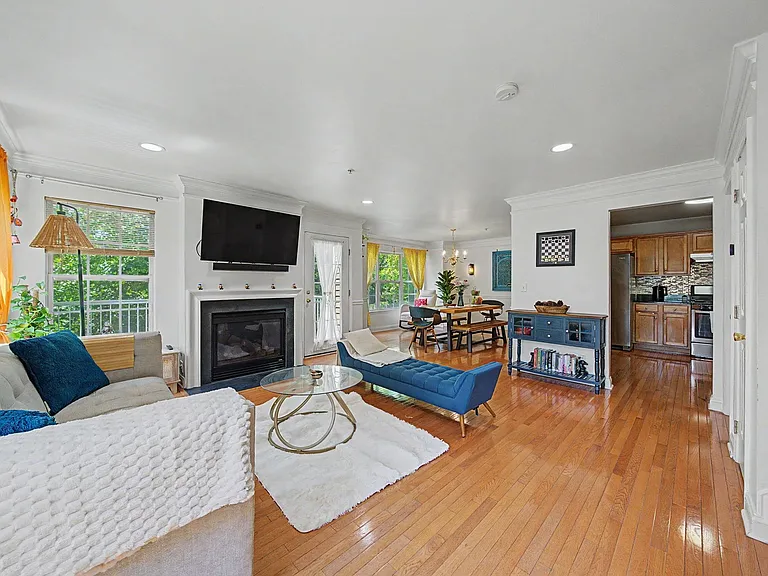 180 Blue Heron Dr #180 — Photo 3