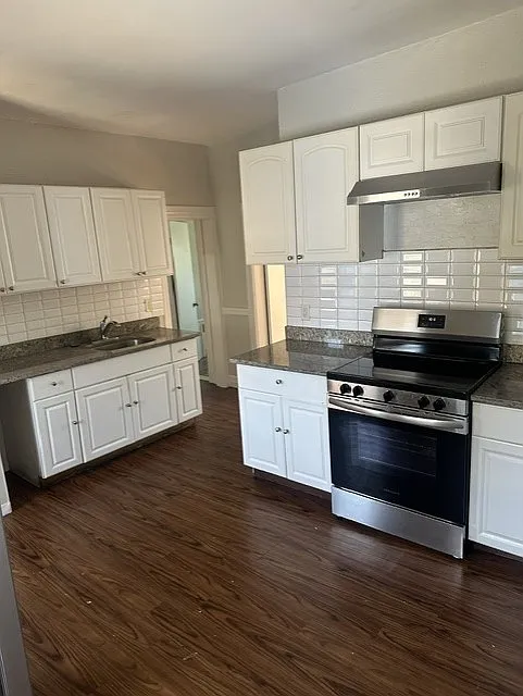 3 bed, 800 sqft, $2,800 — Photo 3