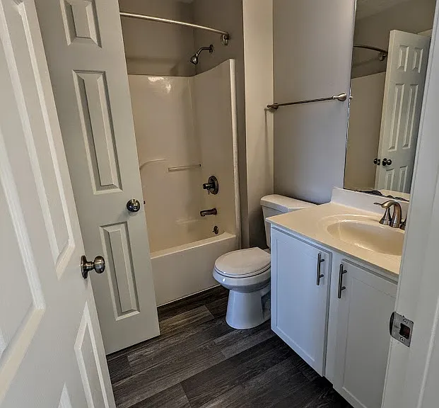 Spinnaker Cove Apartments — Photo 22