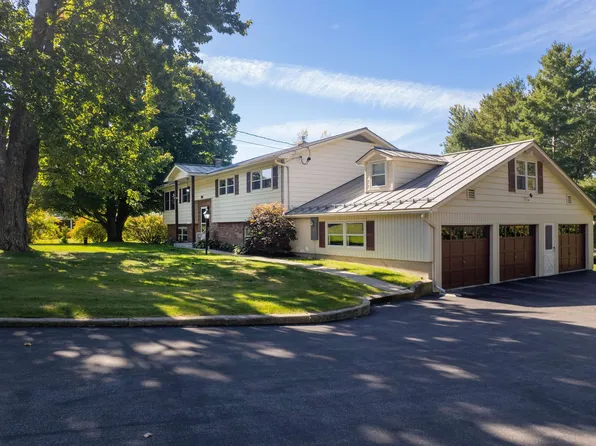 397 Sunset Drive, Rutland Town, VT 05701