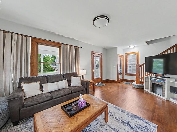 4th image of 529 Fulton St