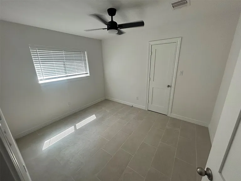 14207 Greenway Dr — Photo 9