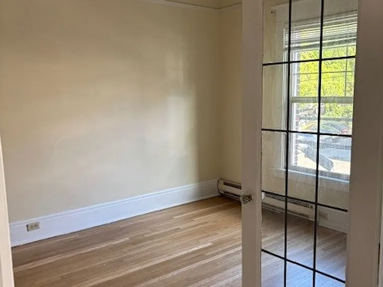 Del Roy Apartments — Photo 8