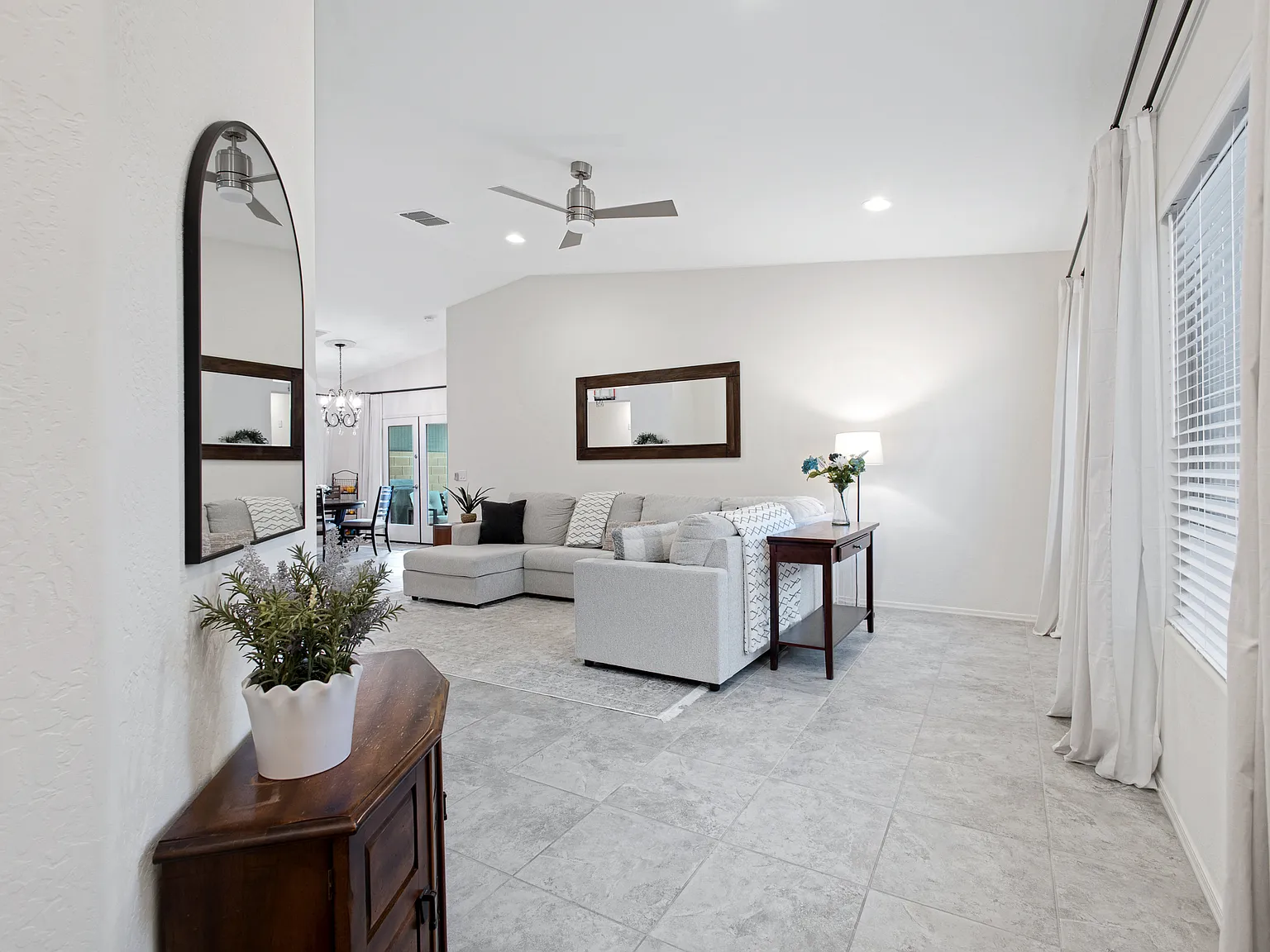 4 bed, 1572 sqft, $2,650 — Photo 2