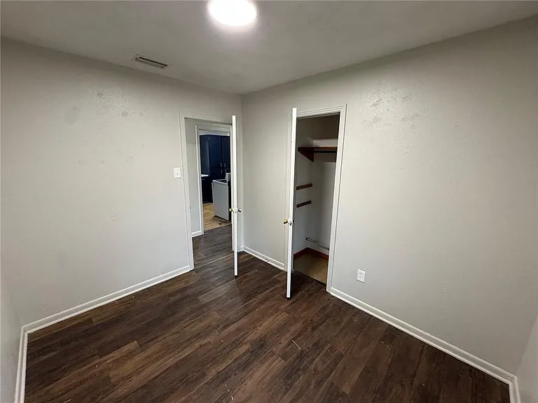 4734 Clarendon Dr — Photo 10