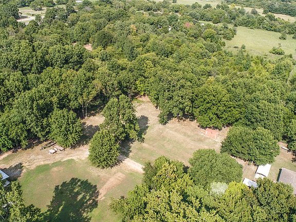 4th image of Lynn Ln