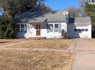 708 W 12th Ave, Hutchinson, KS 67501