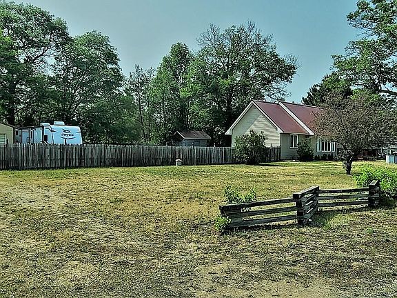 3rd image of 591 Pembroke Dr