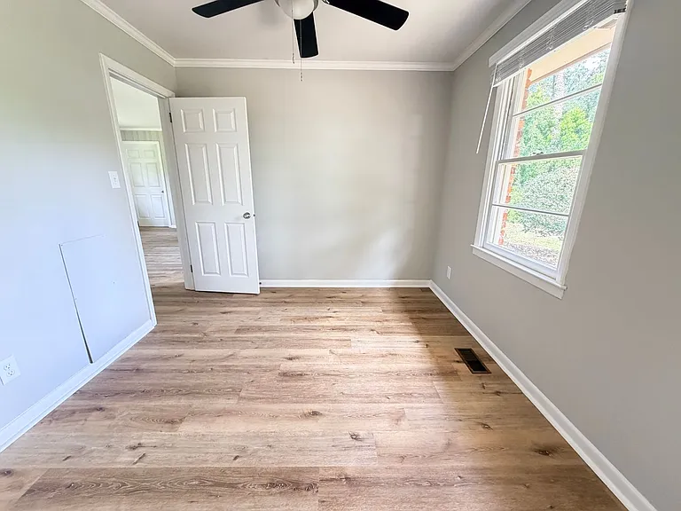 1107 W Park Ave — Photo 11