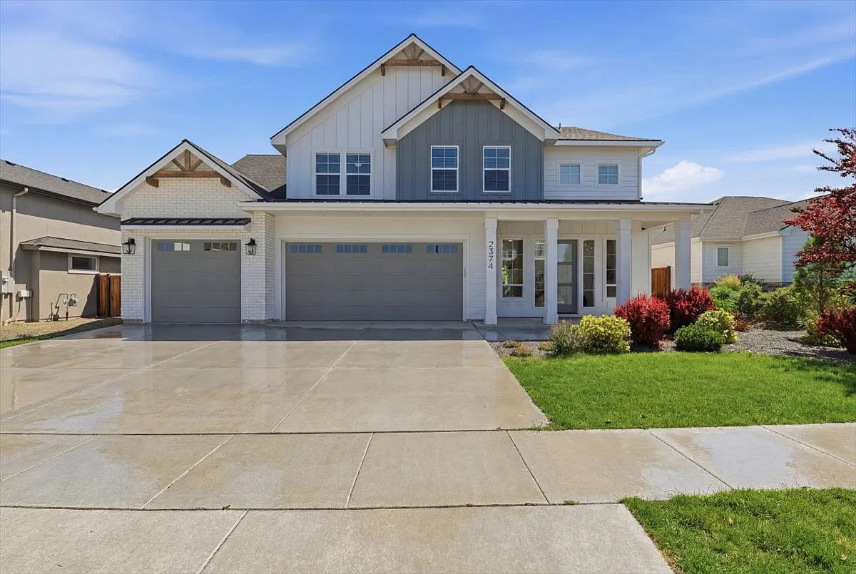4 bed, 2.5 bath, 2880 sqft, $3,400 — Photo 2