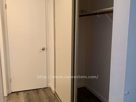 5th image of 880 Willow St APT 5