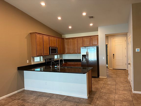 4th image of 69 S 195th Ln