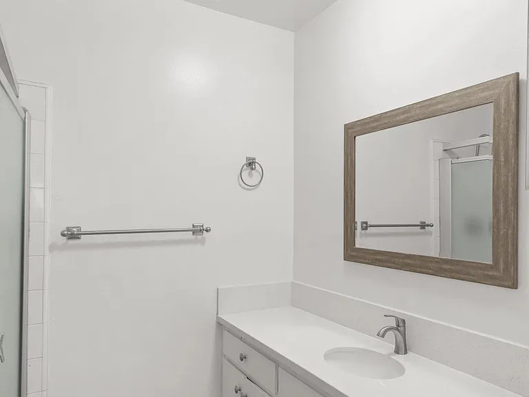 1419 S Bentley Ave #105 — Photo 25