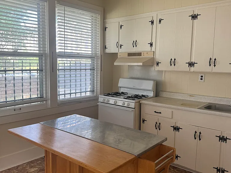 445 Garland St — Photo 5