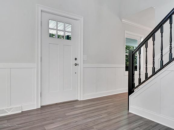 5th image of 1530 Caroline Ln