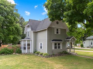 716 School St, Waupaca, WI 54981