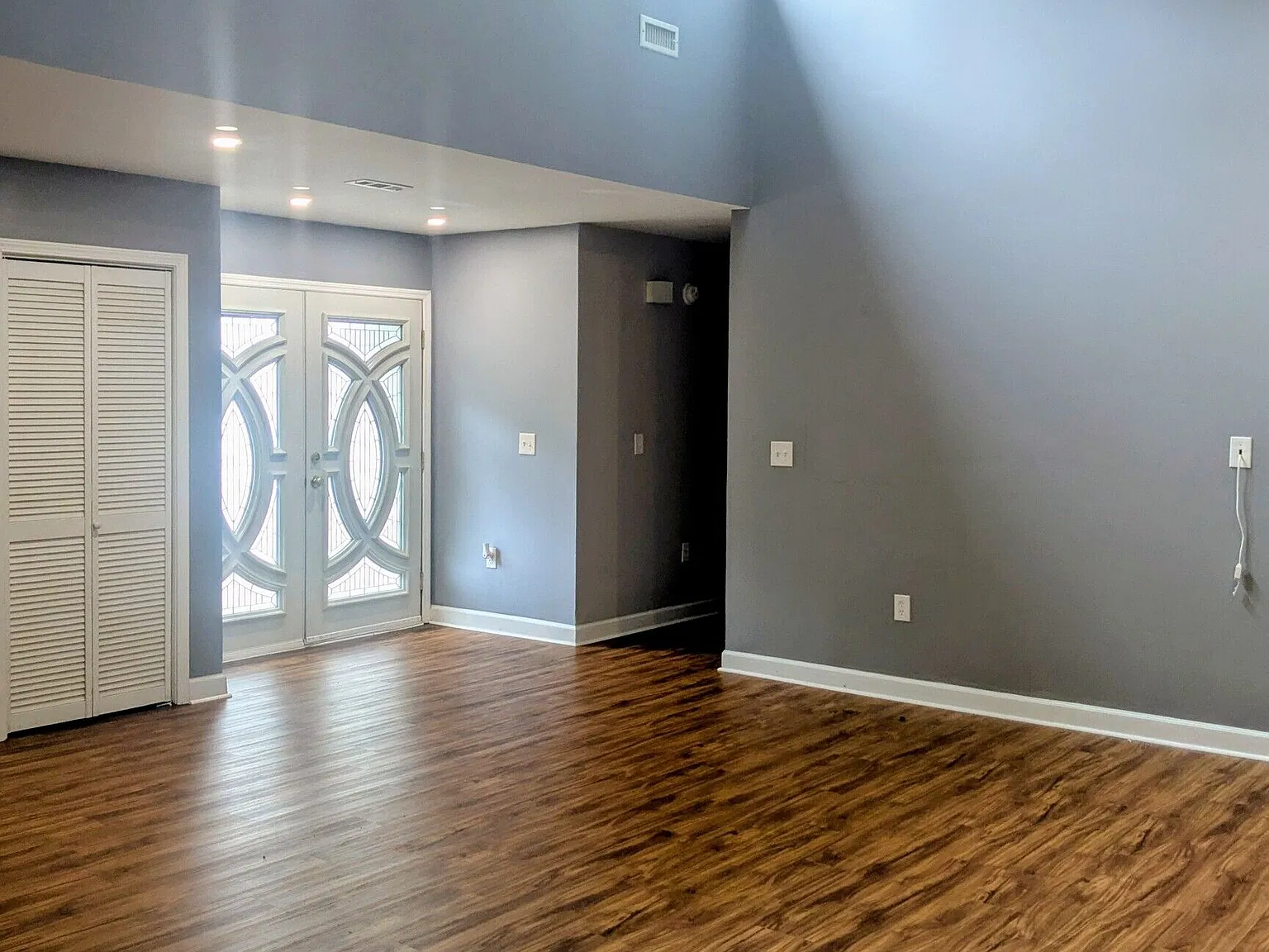 3 bed, 2.0 bath, 2060 sqft, $2,925 — Photo 4
