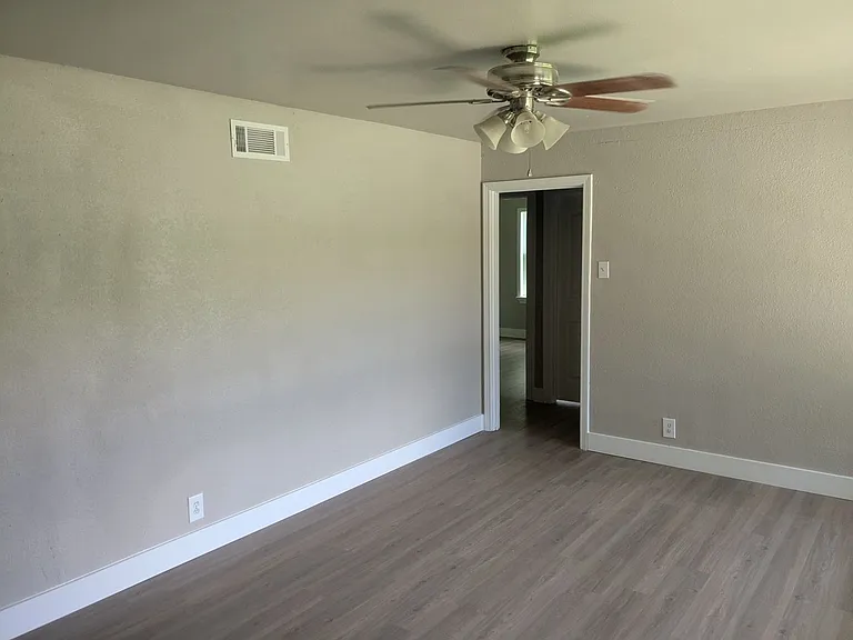 2517 Goliad St — Photo 2