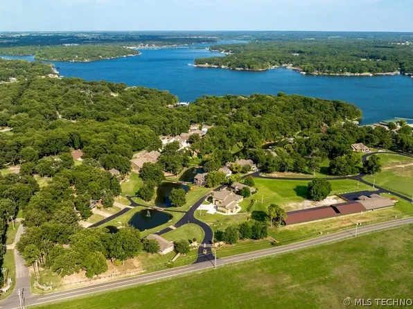 16 Upper Waterfall Rd, Grove, OK 74344