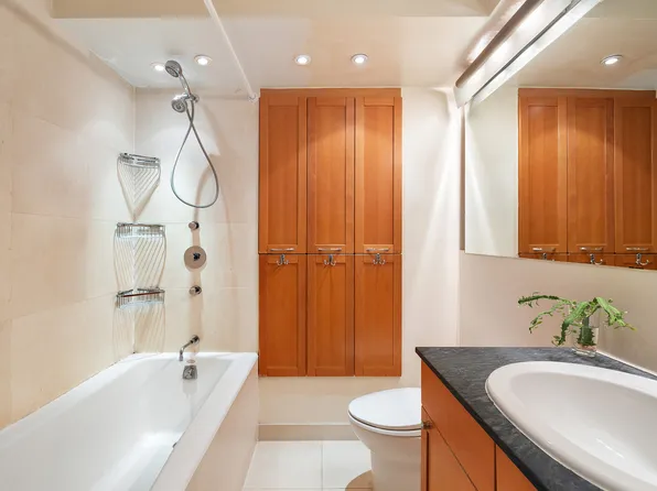 2166 Broadway image 6 of 9