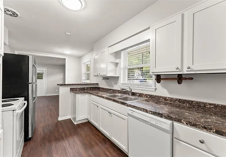 2352 Elmwood Cir SE — Photo 14