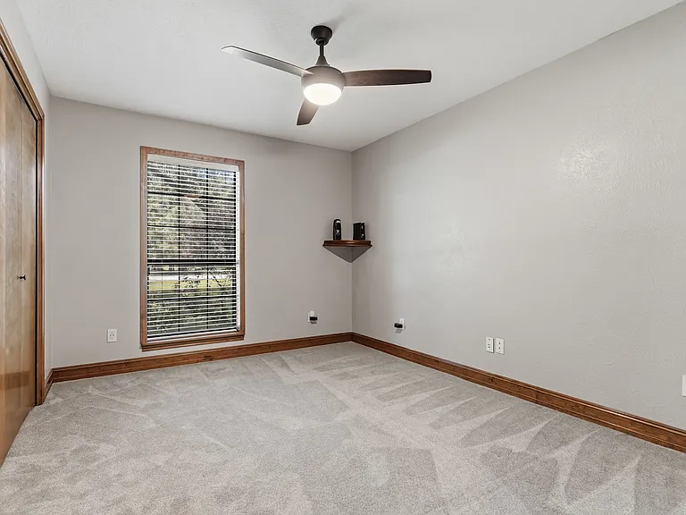 6970 Ellen Ln — Photo 20