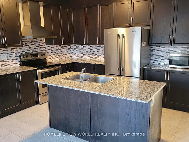 74 Terry Cres — Photo 3