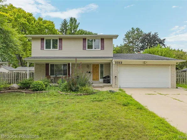 2312 Hillcrescent Dr, Troy, MI 48085