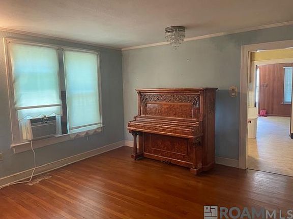 4th image of 555 Ursuline Dr
