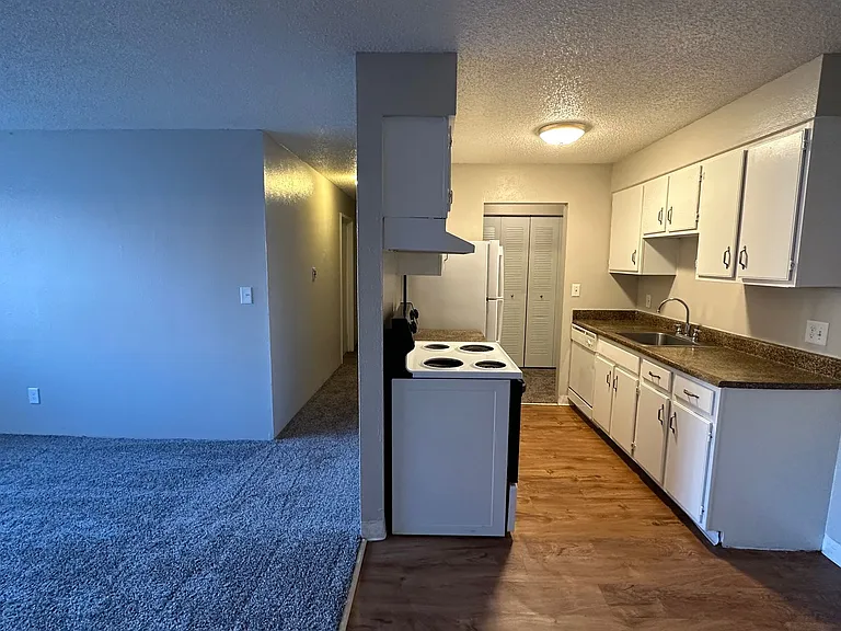 Prospect Pointe Apartments — Photo 61