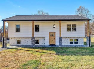 227 Hunters Trl, Troutville, VA 24175