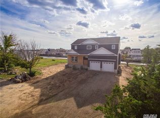 144 Sequams Ln E, West Islip, NY 11795