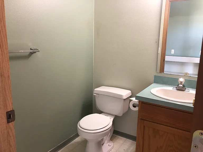 247 NW Clay Ct — Photo 9
