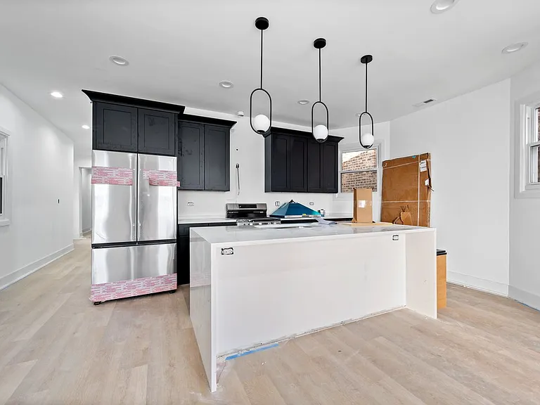 3116 W Montrose Ave #2 — Photo 4