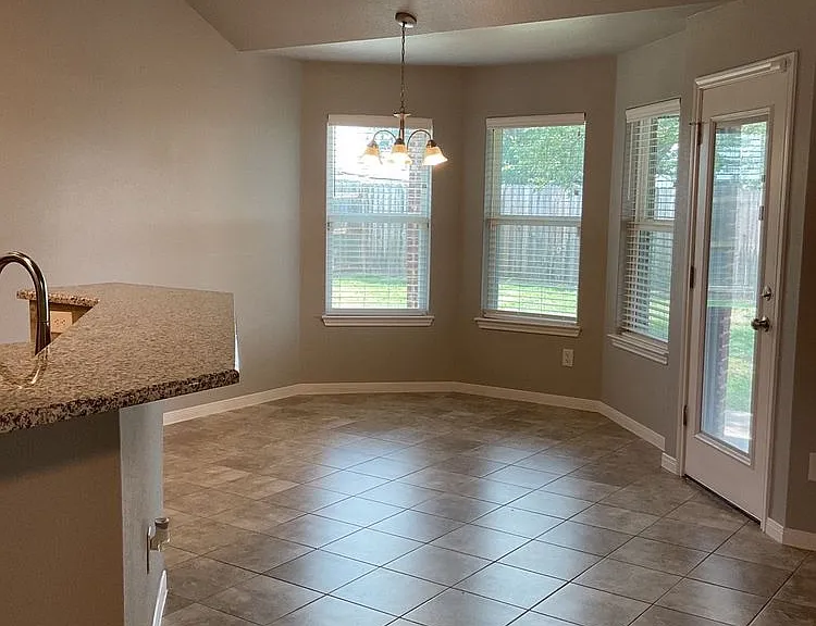 5104 Charles Loop — Photo 6