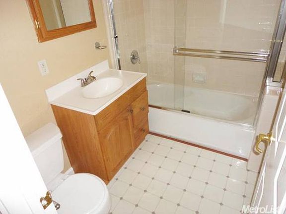 4th image of 1008 Hillcrest Ave