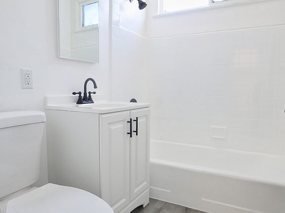 4th image of 4771 Marathon St #1